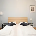 Harmonious Victus In Downtown By Renters * 索波特